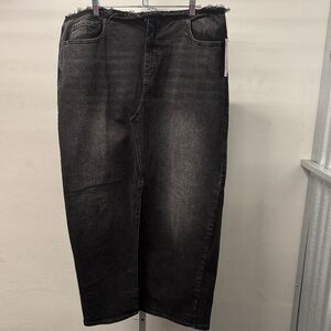 NWT Wild Fable Black Denim Maxi Skirt with Front Slit Size 17 Juniors